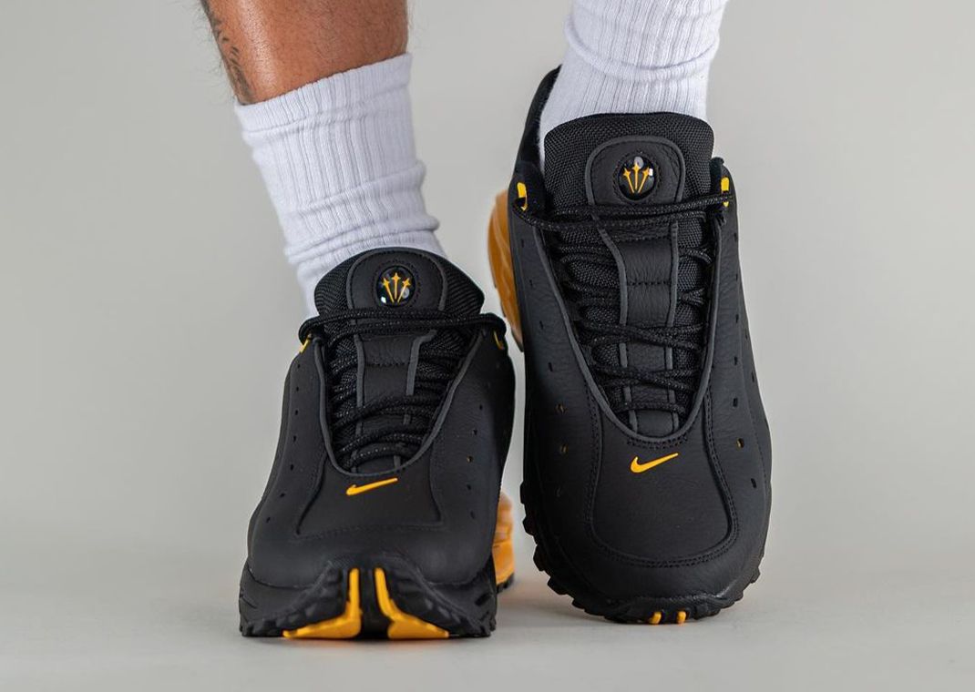 スニーカー Nike Hot Step Air Terra Drake NOCTA Black University Gold Nike Hot Step Air Terra Drake NOCTA Black Yellow Men's