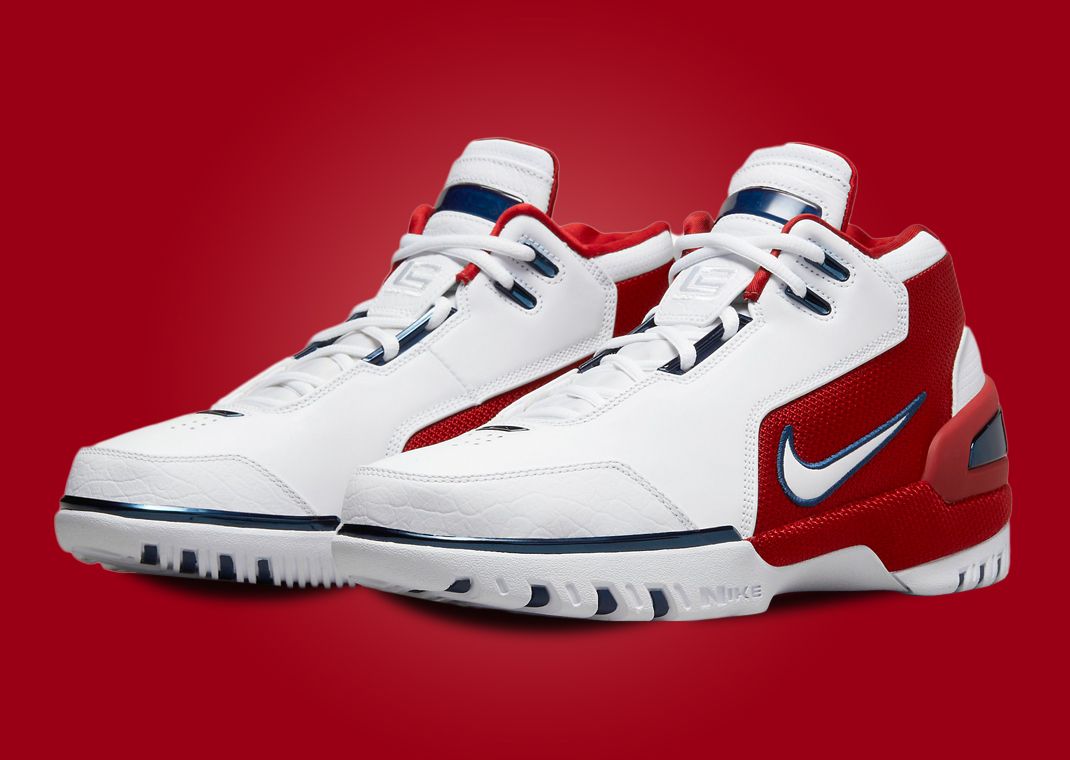 Lebron nike hotsell air zoom