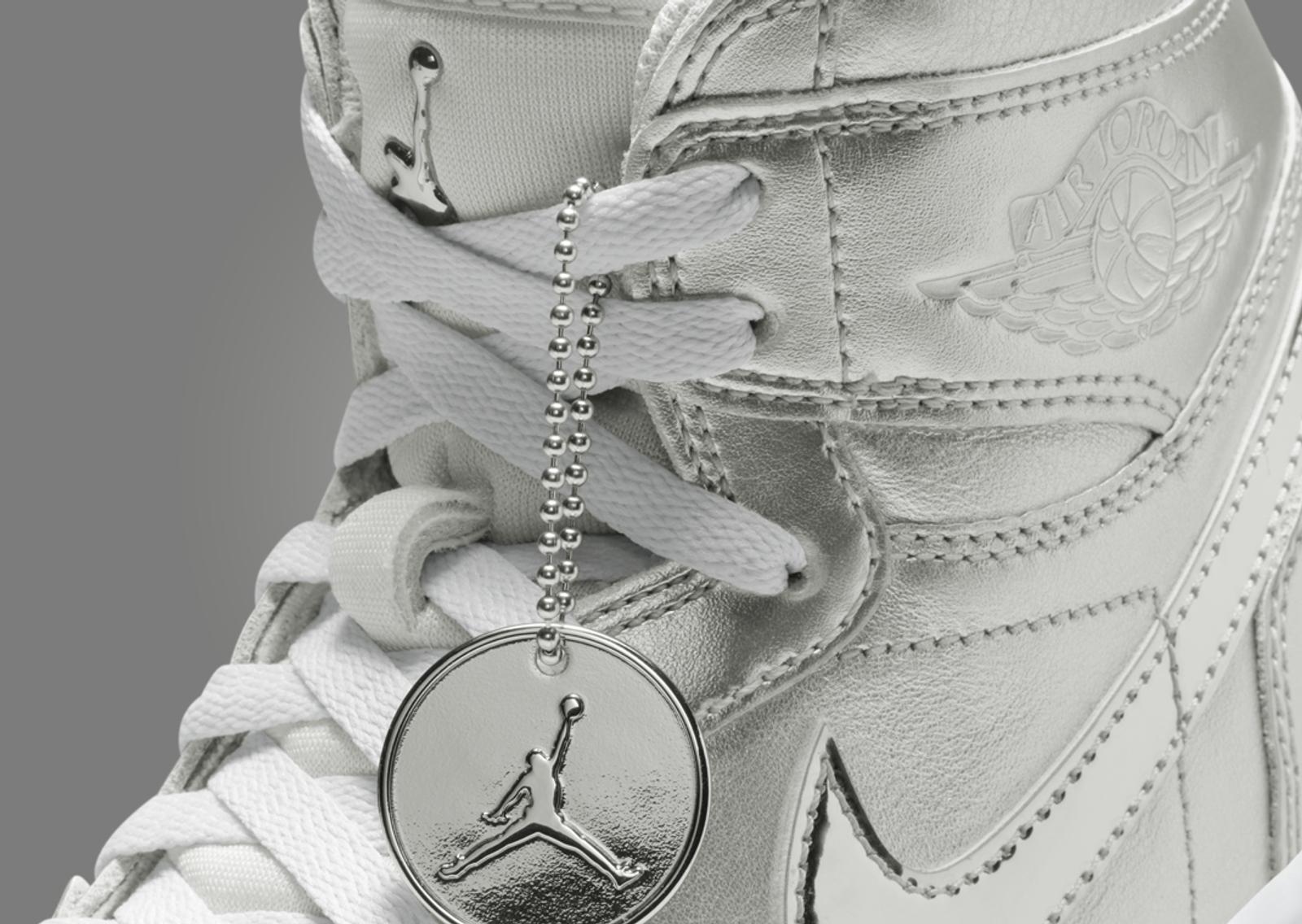 Air Jordan 1 High Golf Gift Giving Detail