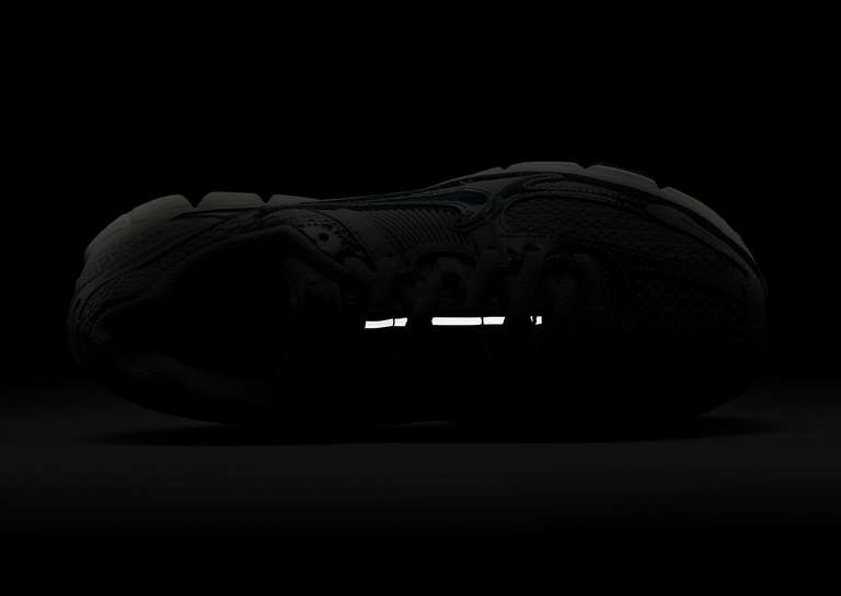 Nike Zoom Vomero 5 Photon Dust Chrome (W) 3M Detail