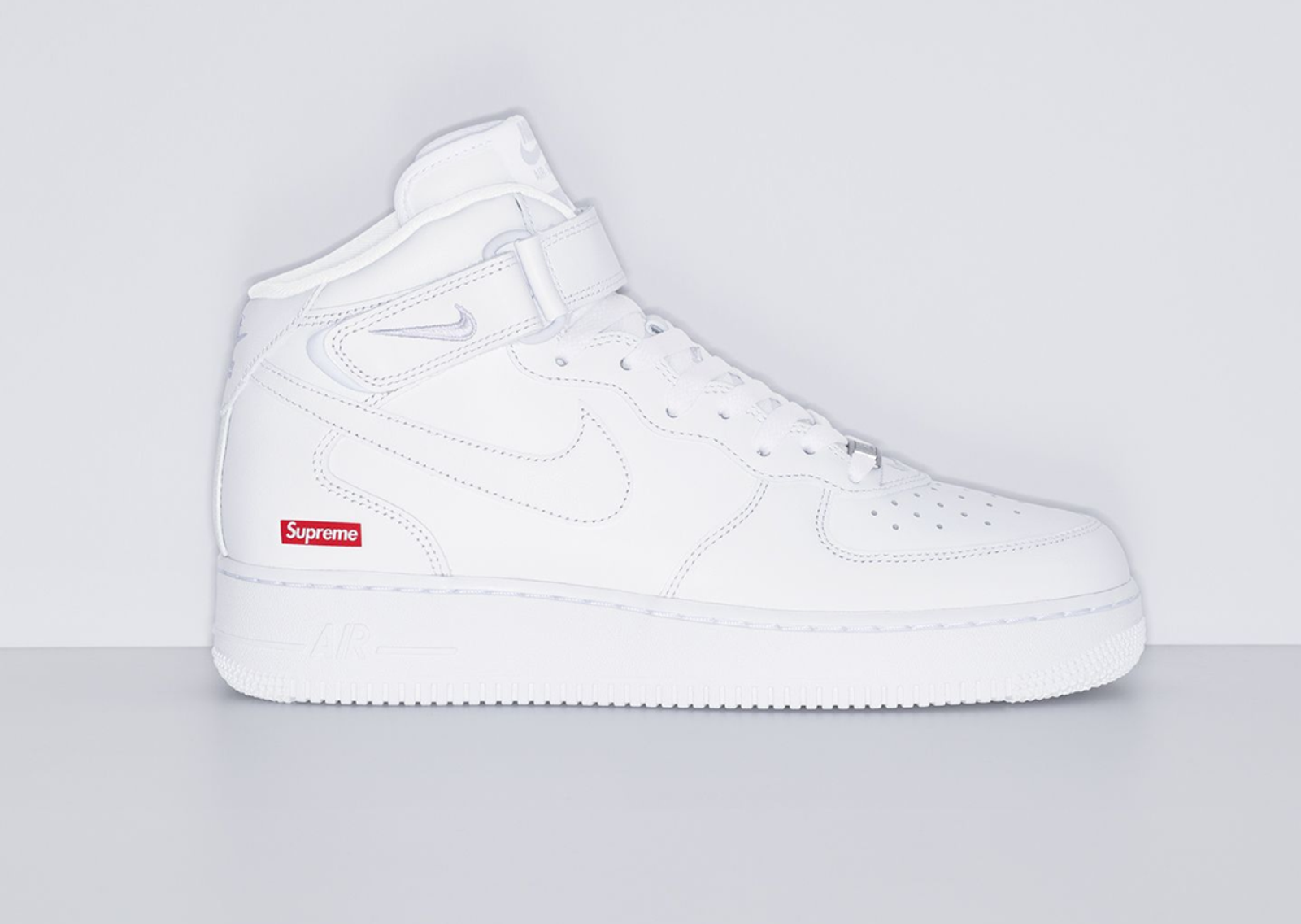 Supreme x Nike Air Force 1 Mid SP White Lateral