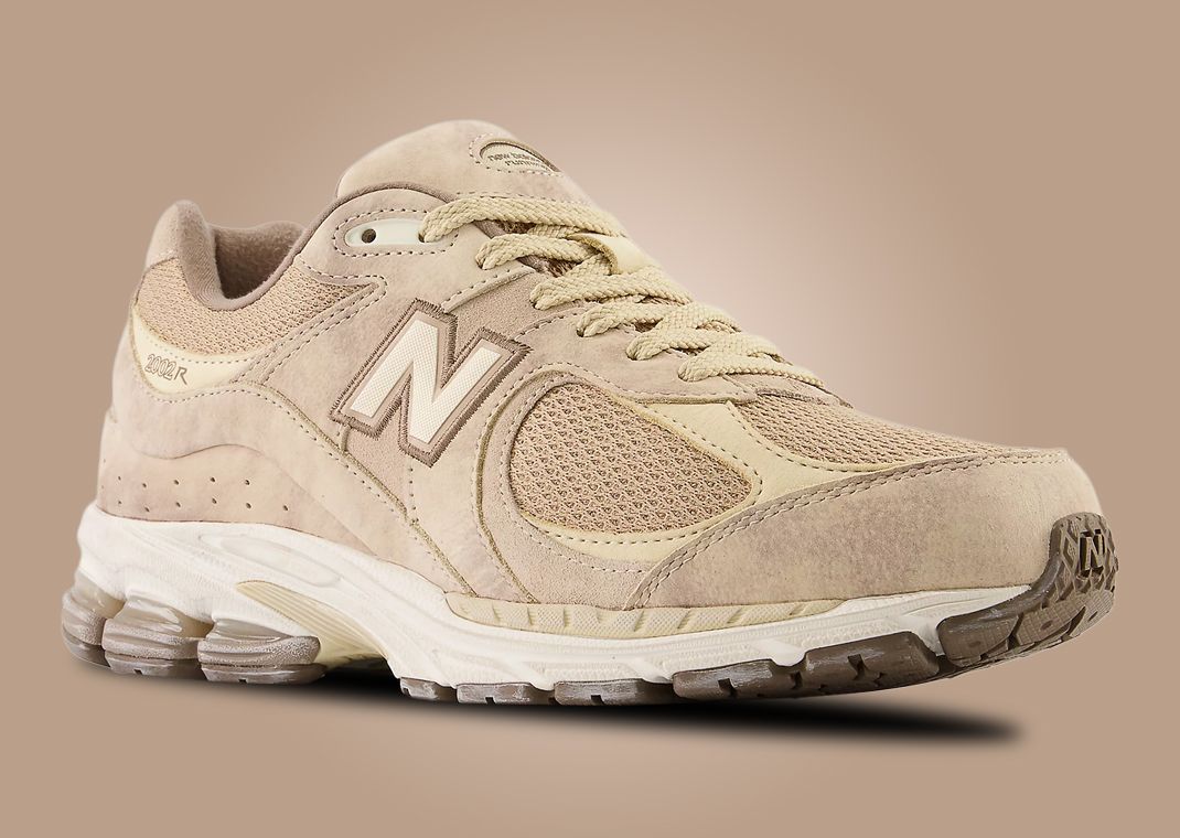 Tan Hues Dress The New Balance 2002R Incense