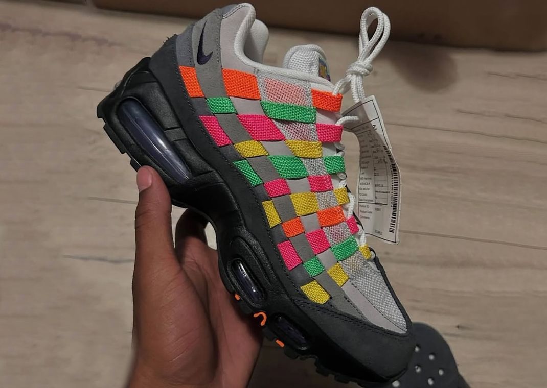 靴 NIKE AIR MAX 95 /HTM AIR MAX Nike Air Max 95 Size 6Y Air Sprung Aqua Recycled Materials