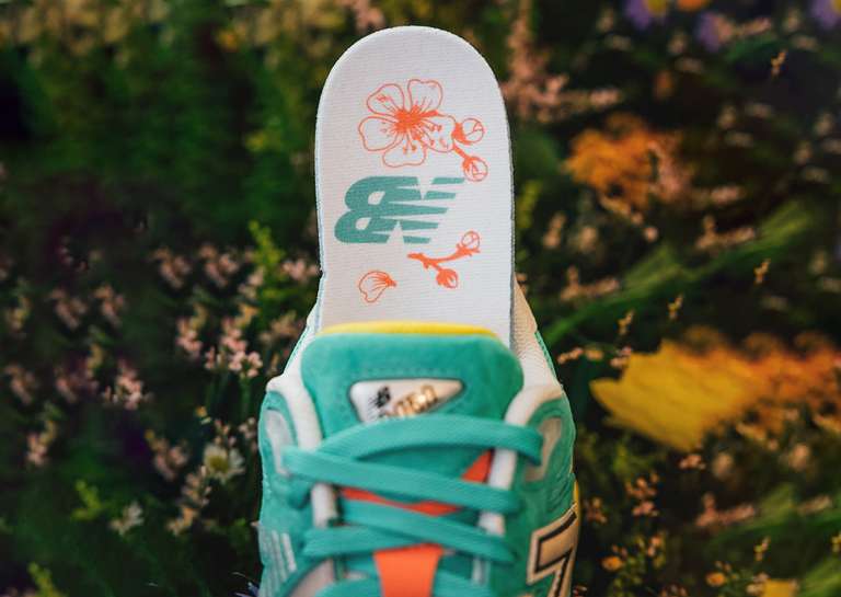 New Balance 9060 Cyan Burst (DTLR Exclusive) Insole