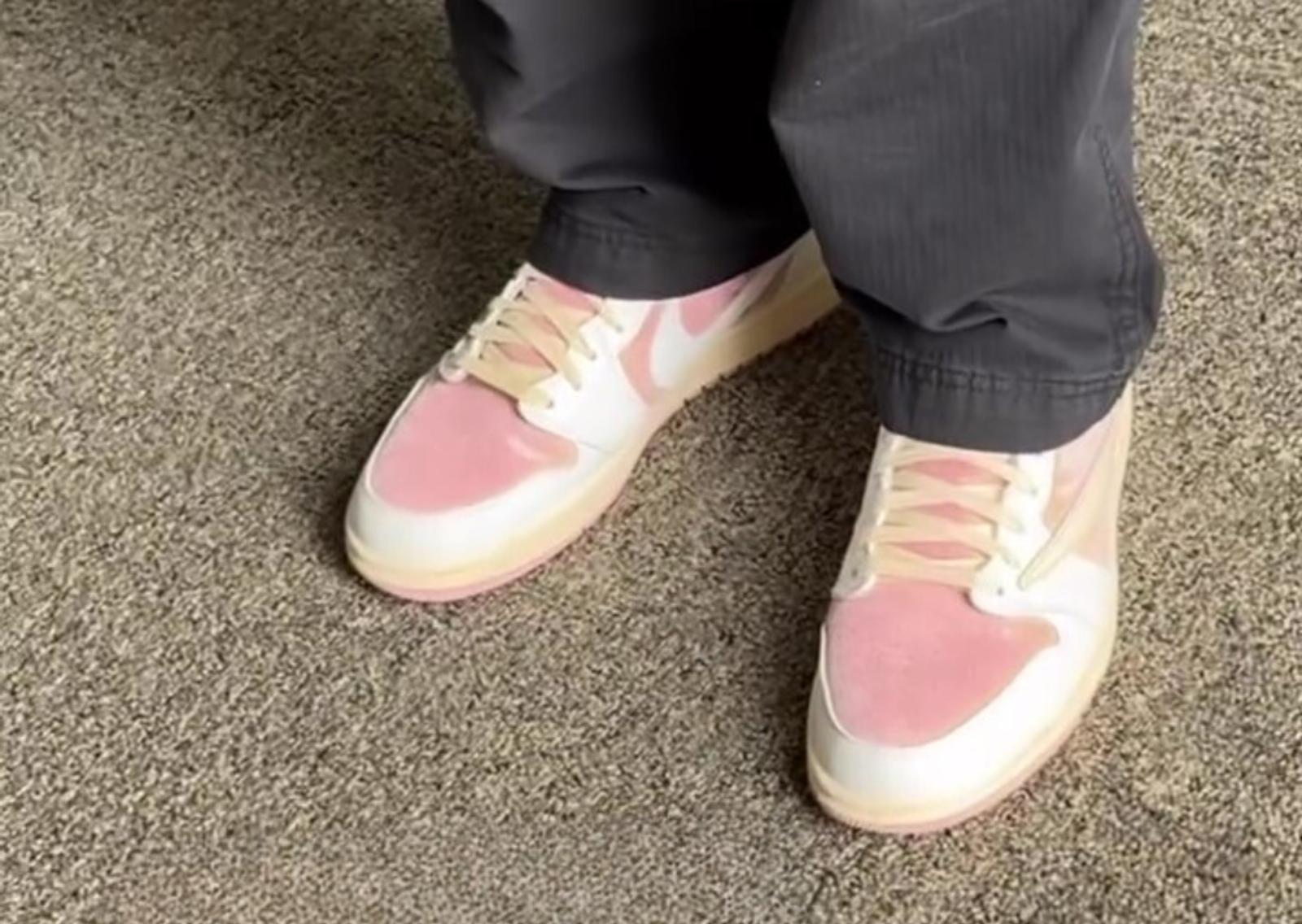 Travis Scott x Air Jordan 1 Low OG Sail Shy Pink Toe