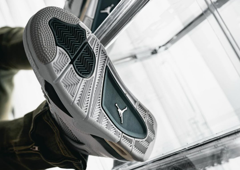 Air Jordan 4 Retro Oxidized Green On Foot Outsole