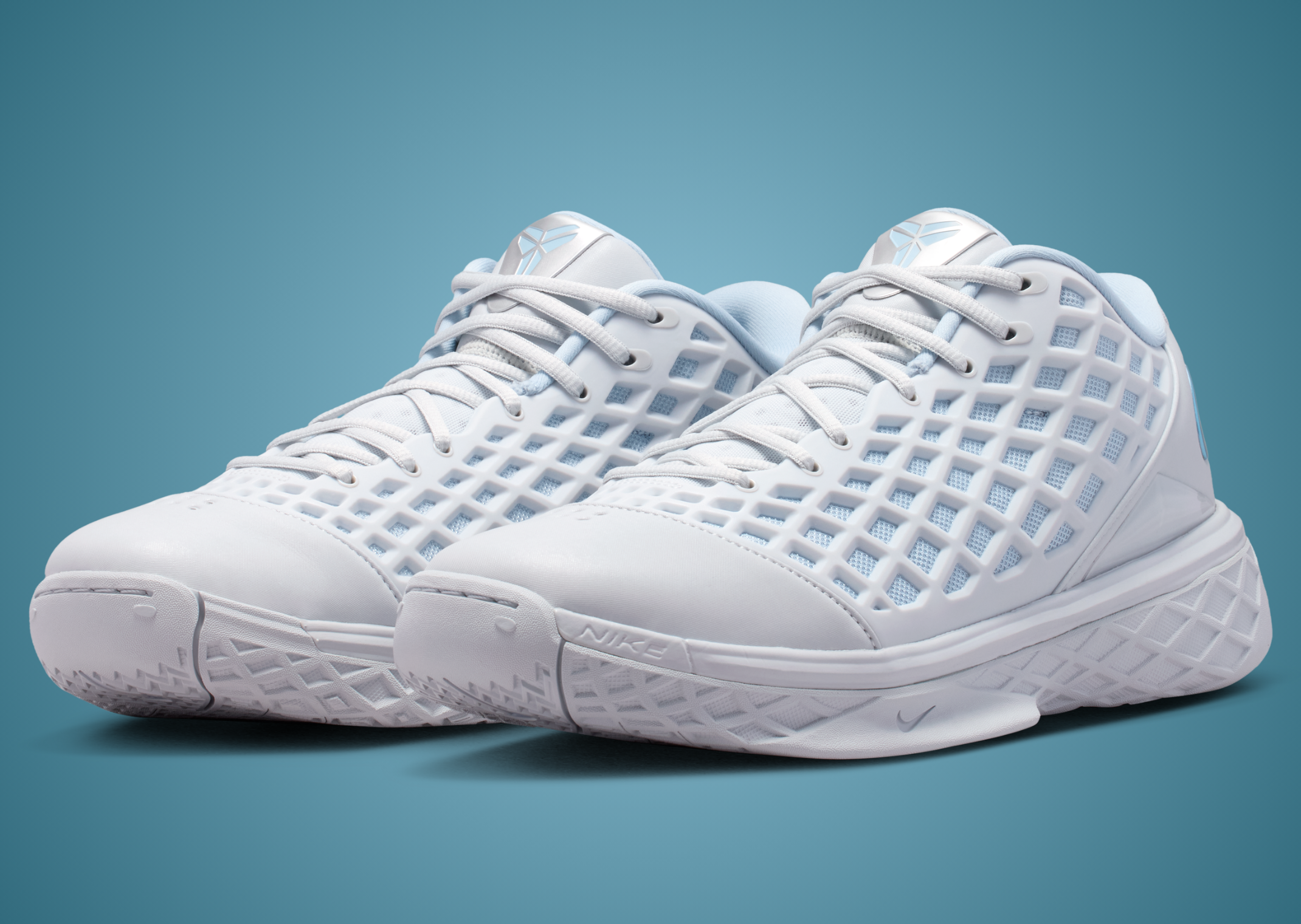 コービー3 LOW Nike Continues Its Kobe 3 Low Protro Push with a Pure Platinum