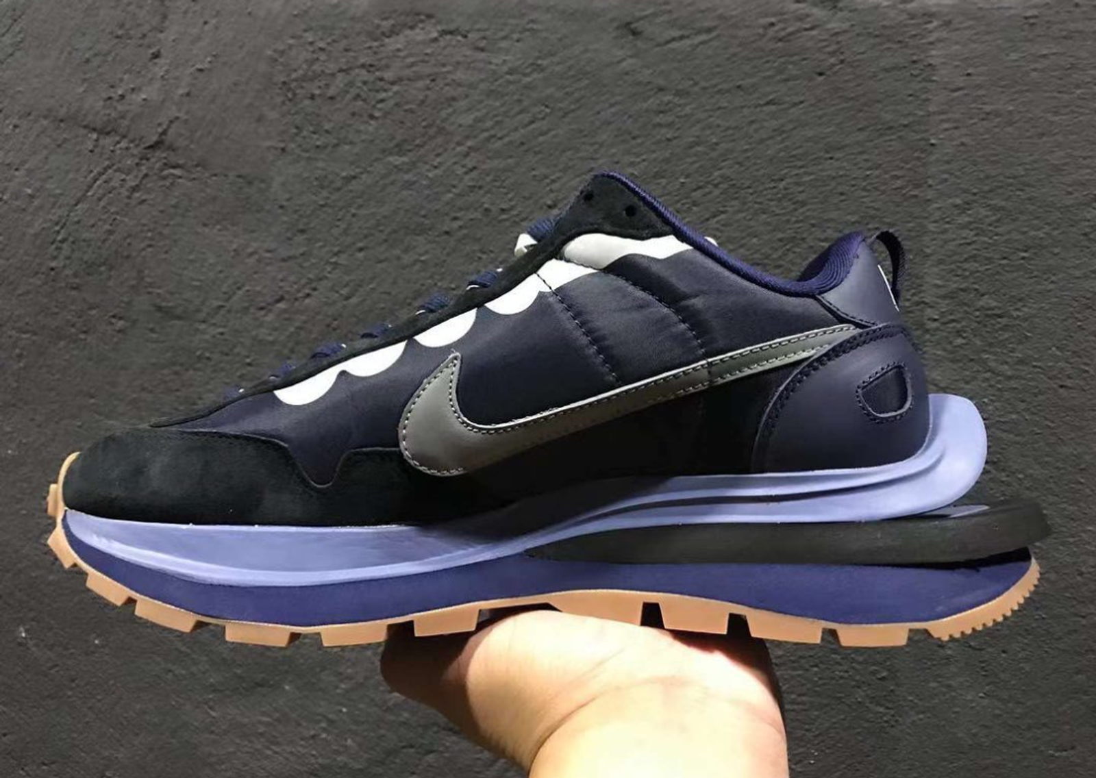 sacai x Nike LD Vaporwaffle Midnight Navy Medial