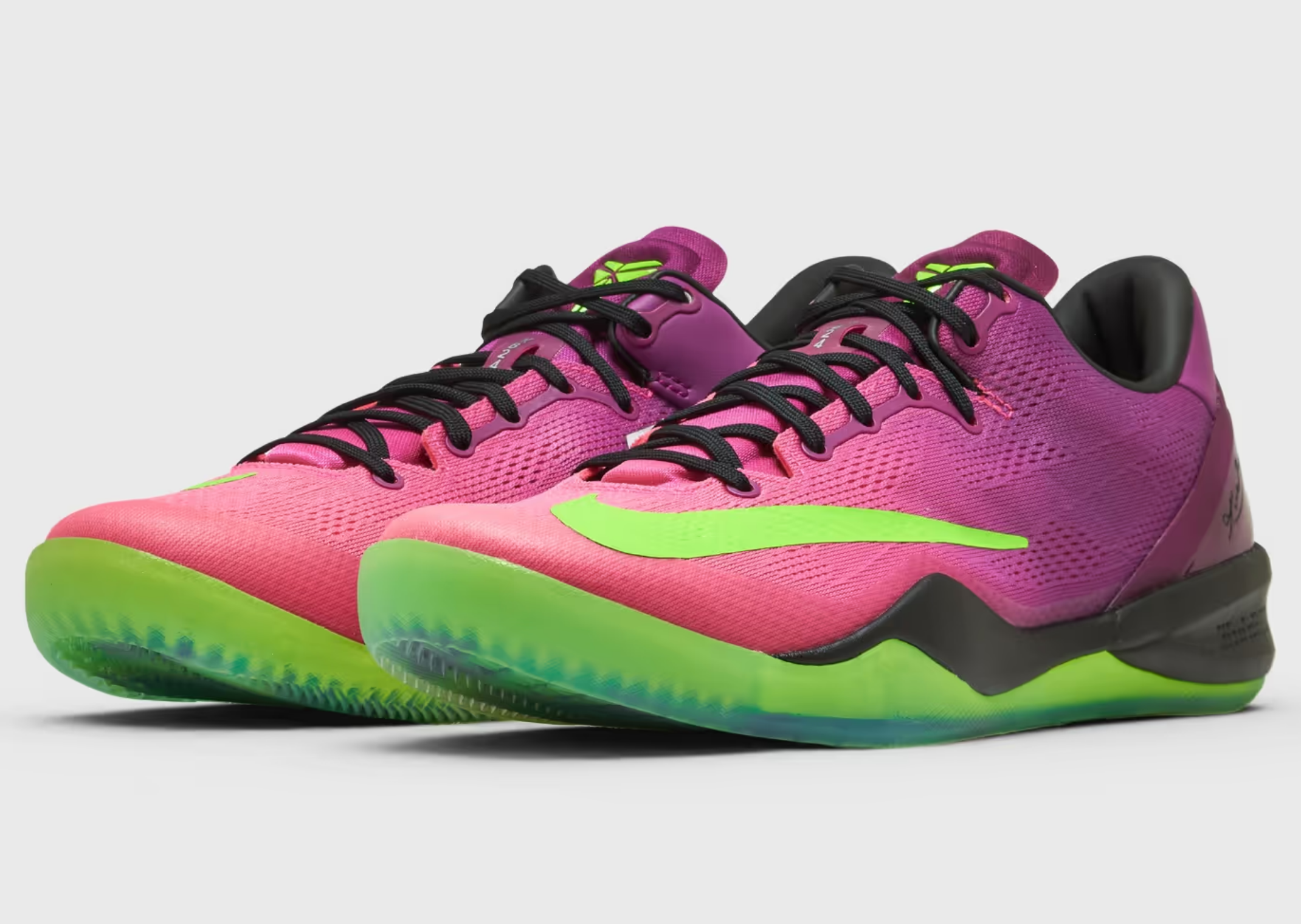 シューズ(男性用) Kobe Mambacurial Pink Green Corner Kick: The Nike Kobe 8 Protro Mambacurial Hits Retail in