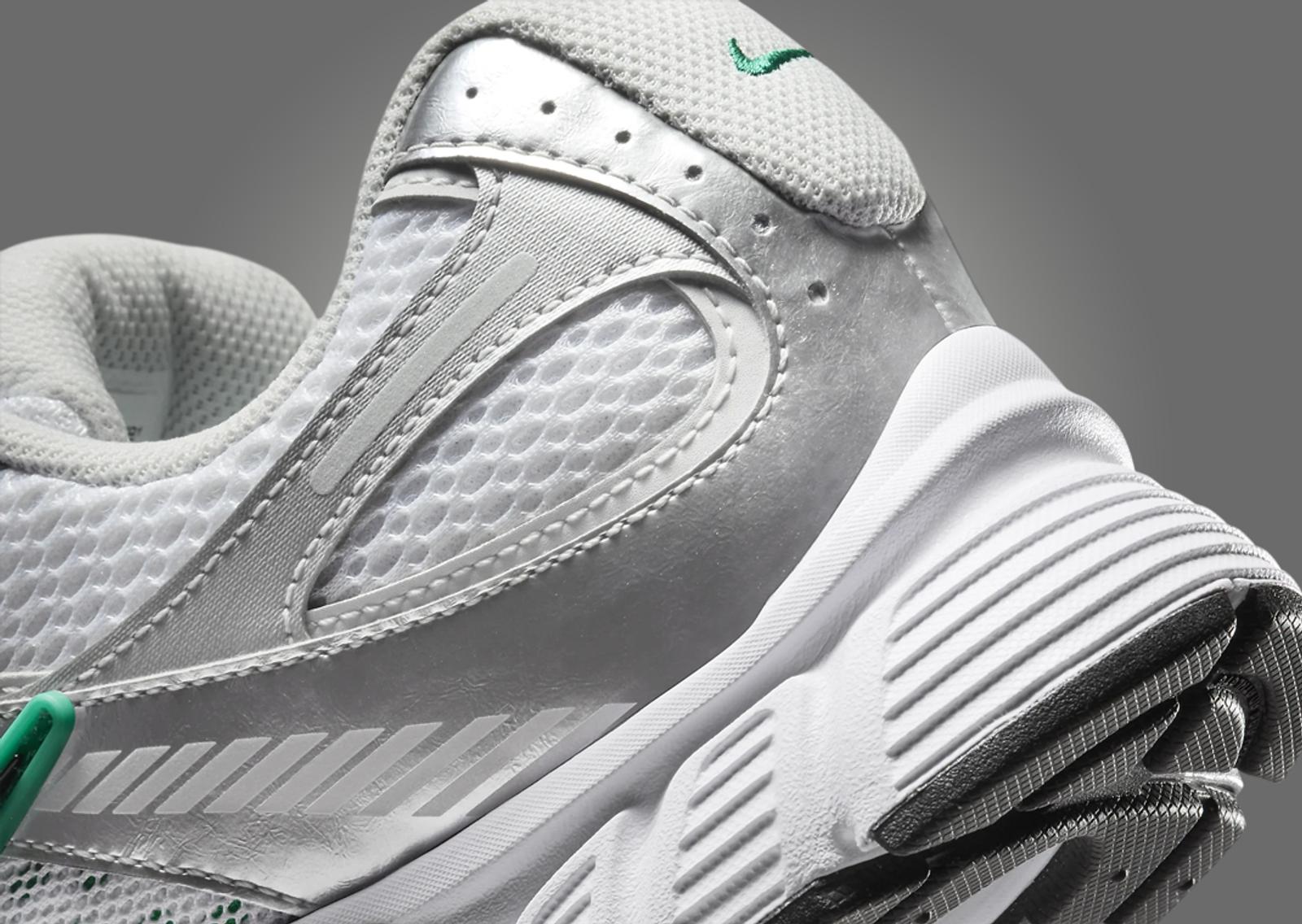 Nike V5 RNR White Malachite Heel Detail