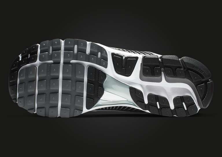 Nike Zoom Vomero 5 SE SP Dark Grey Black Outsole