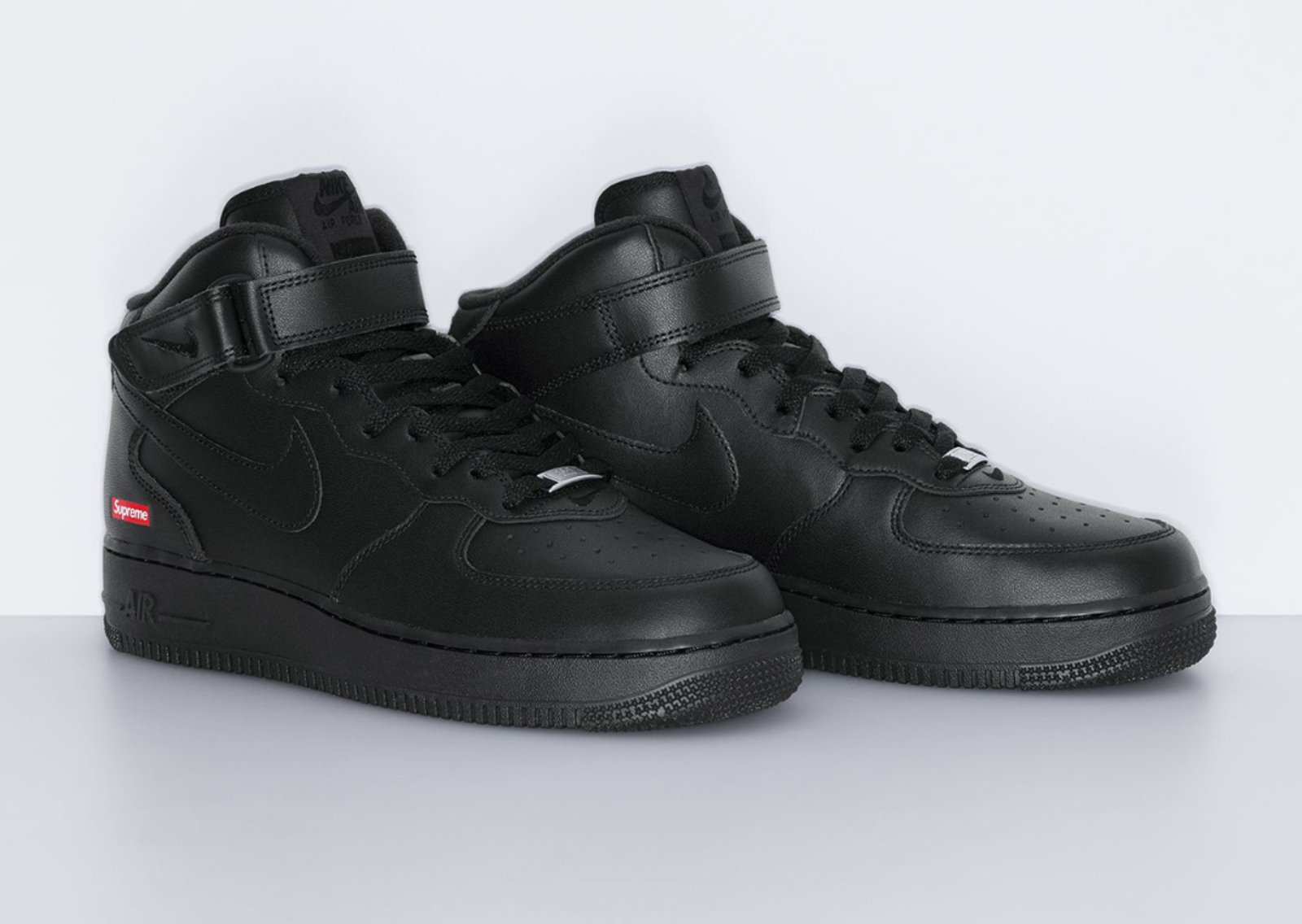 Supreme x Nike Air Force 1 Mid SP Black Angle