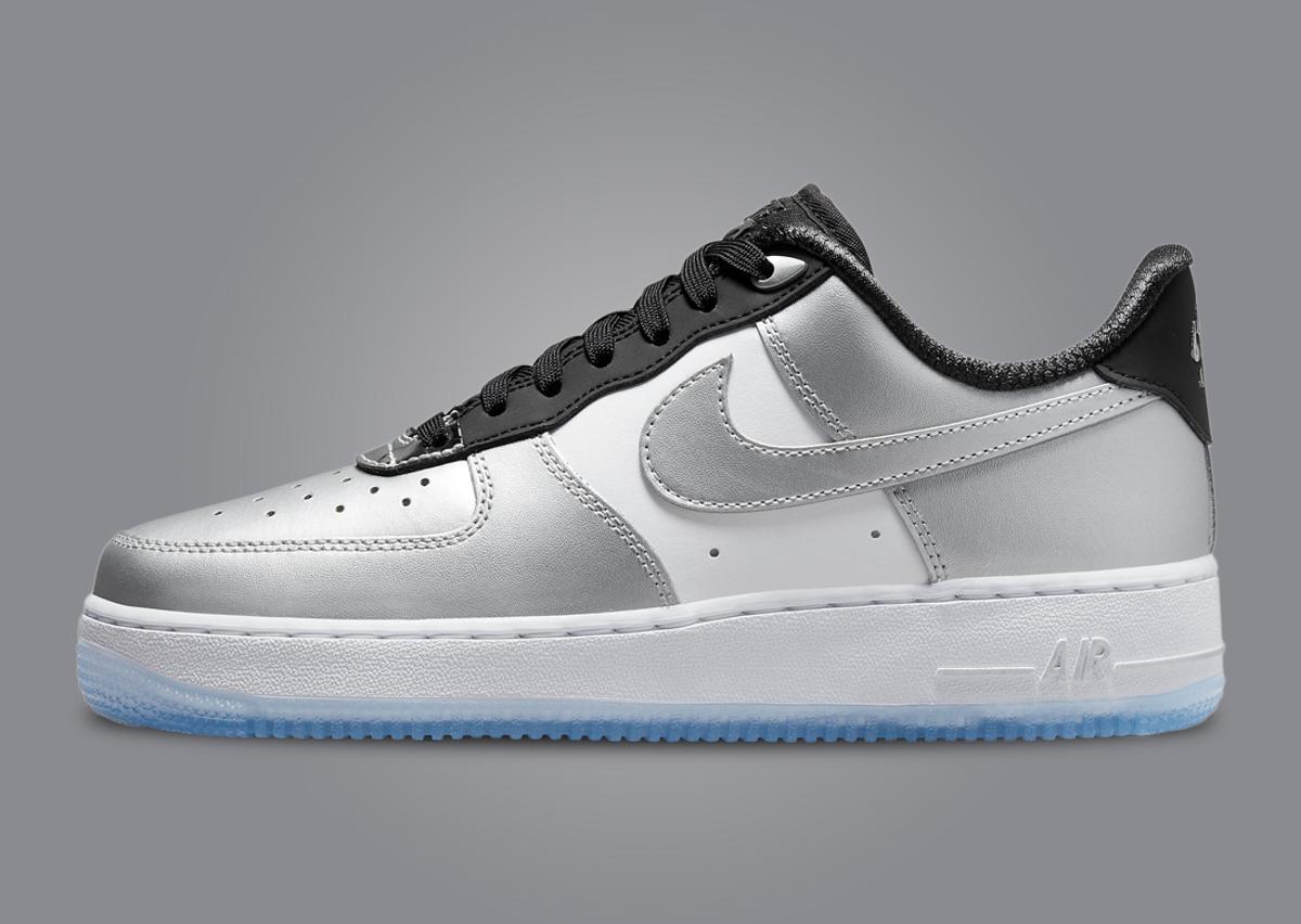 NIKE Air Force 1 SE