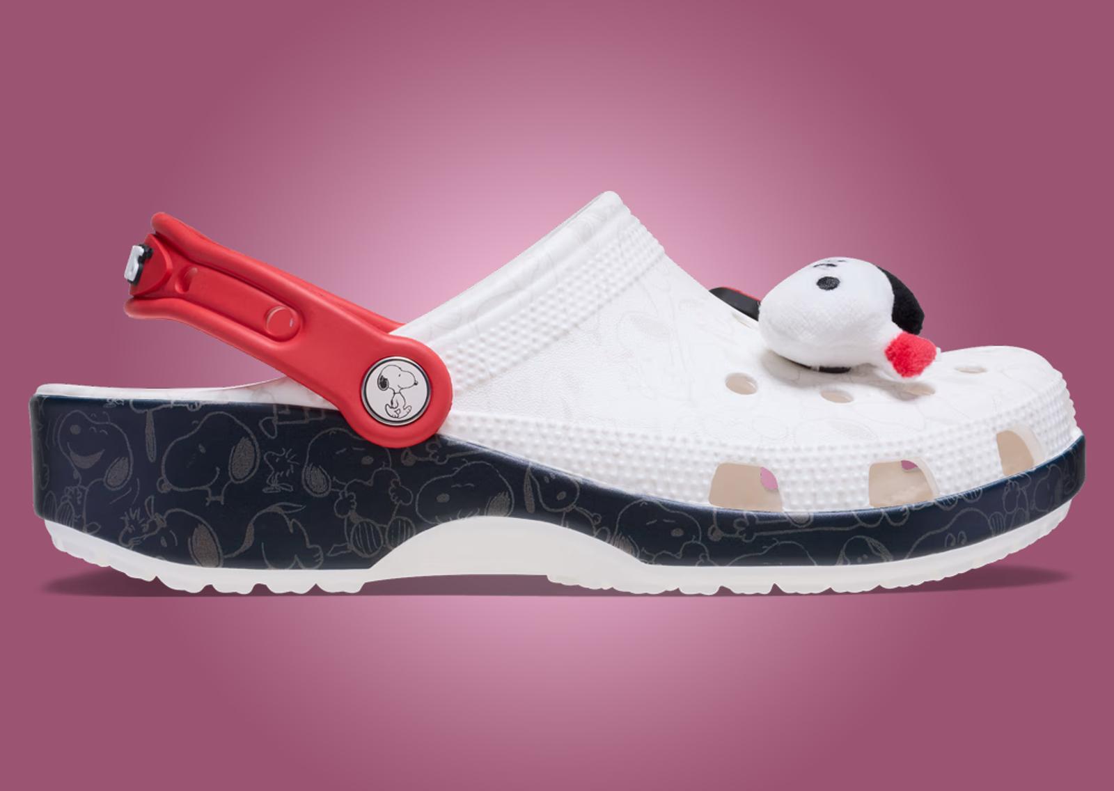 Peanuts x Crocs Classic Clog Snoopy Lateral