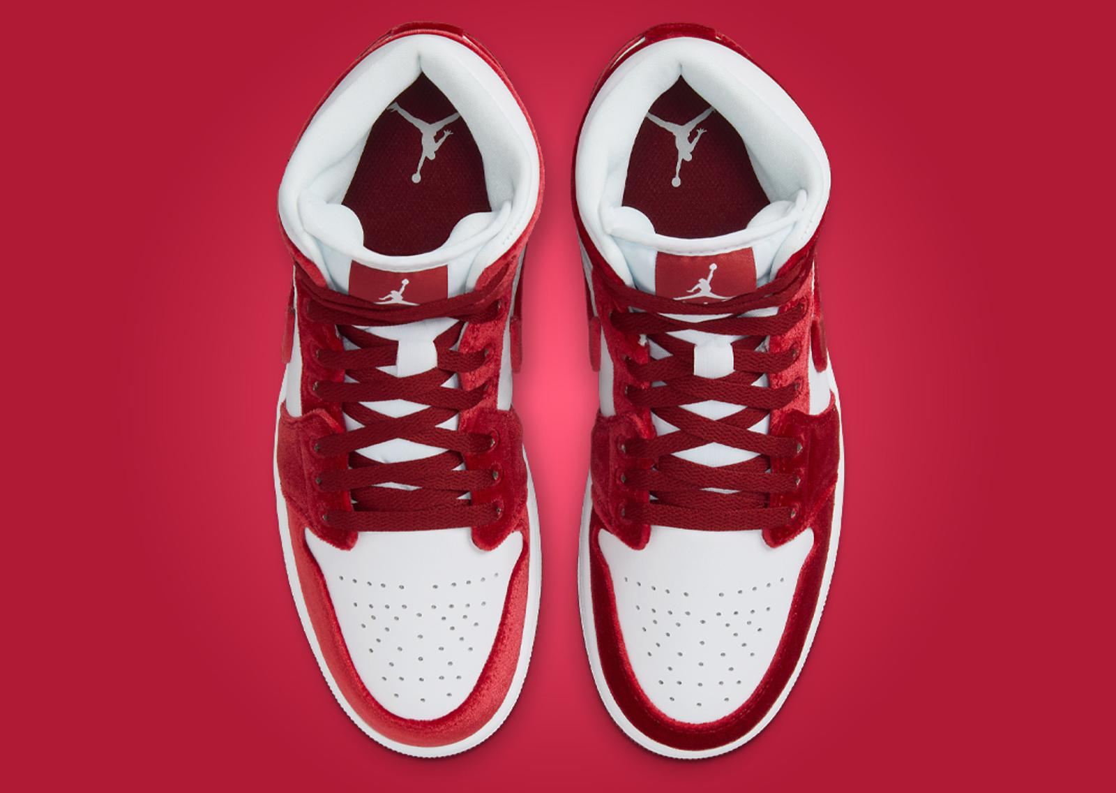 Air Jordan 1 Mid Red Velvet (W) Top