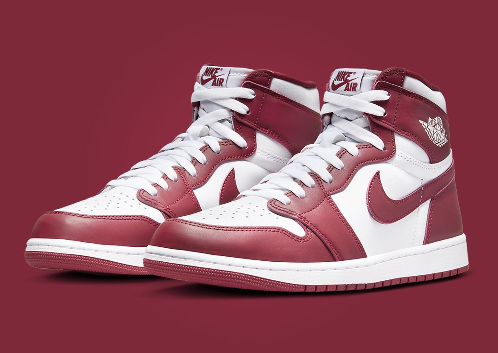 Air Jordan 1 Retro High OG White Team Red Angle