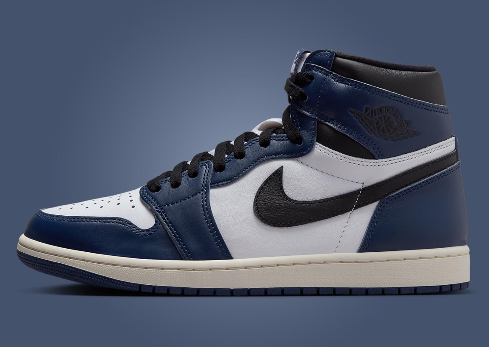 Air Jordan 1 Retro High OG Midnight Navy Lateral