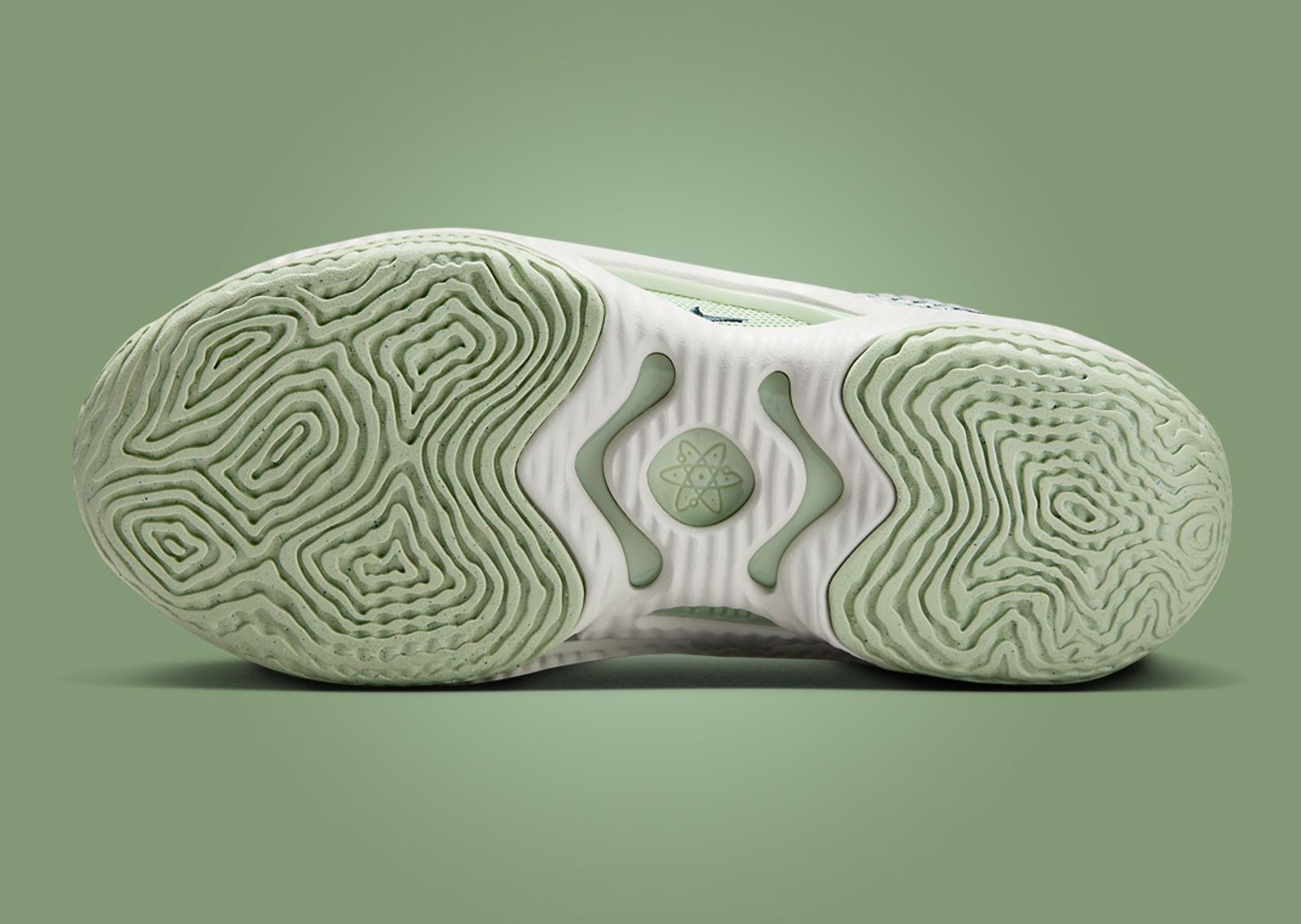 Nike Cosmic Unity 3 Christmas Outsole