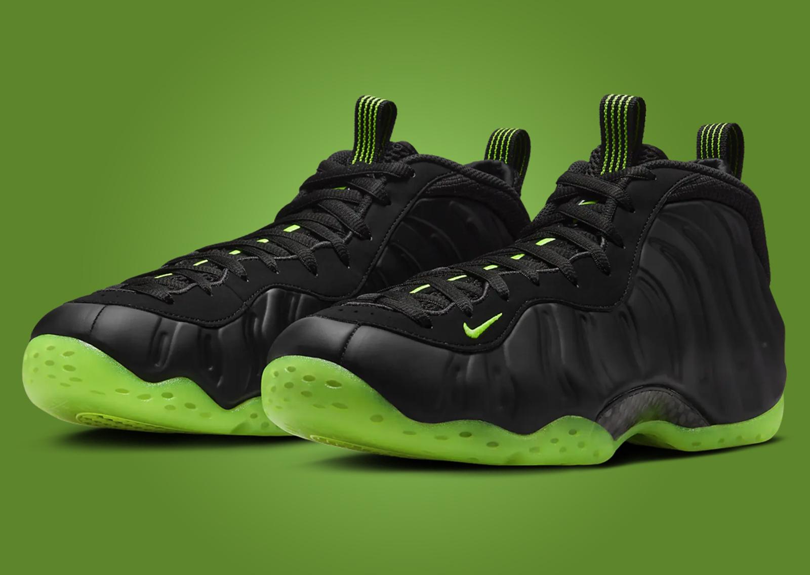 Nike Air Foamposite One Black Volt Angle