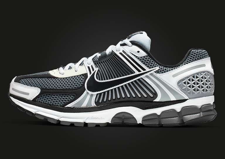 Nike Zoom Vomero 5 SE SP Dark Grey Black Lateral