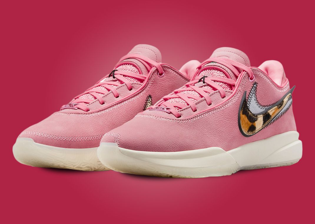 Lebron james outlet pink sneakers