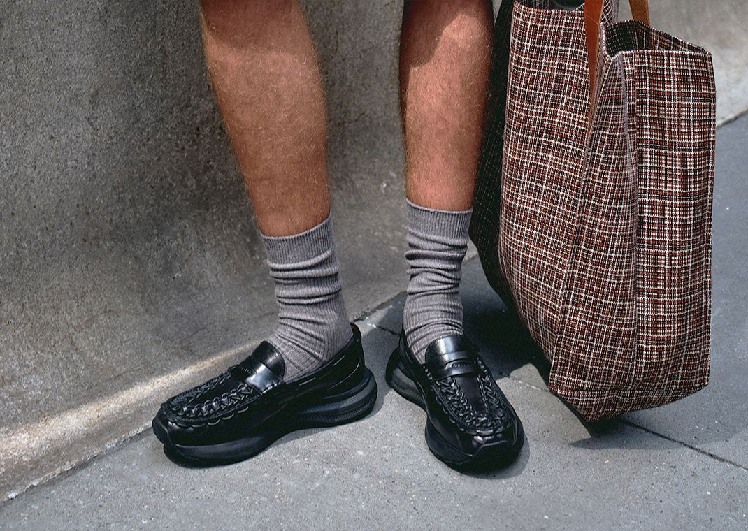 27.5cm KEEN UNEEK LOAFER WK BLACK ?Where tradition meets the 