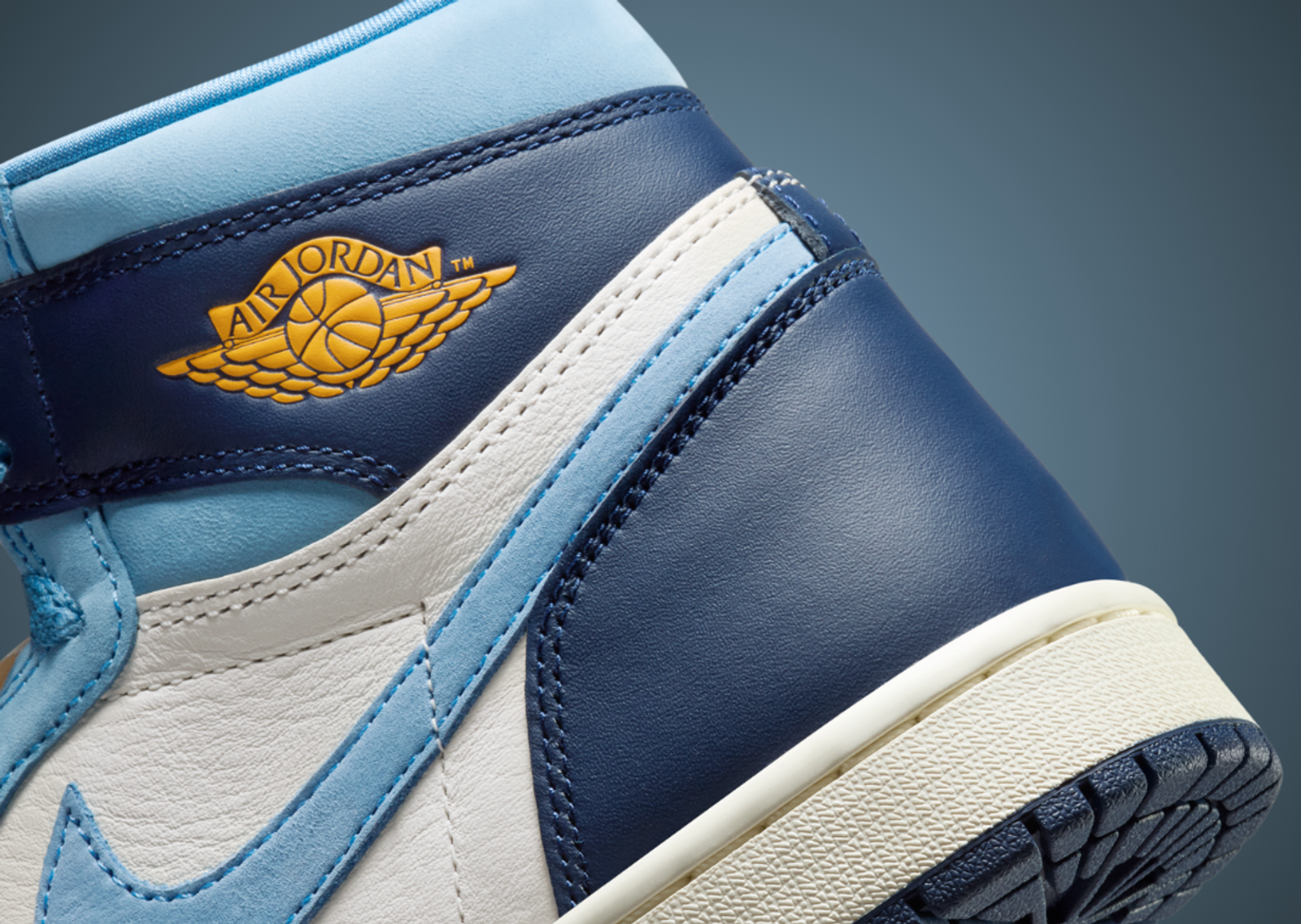 Air Jordan 1 Retro High OG First in Flight (W) Heel Detail