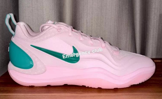 Nike A'Two Pinkies Up
