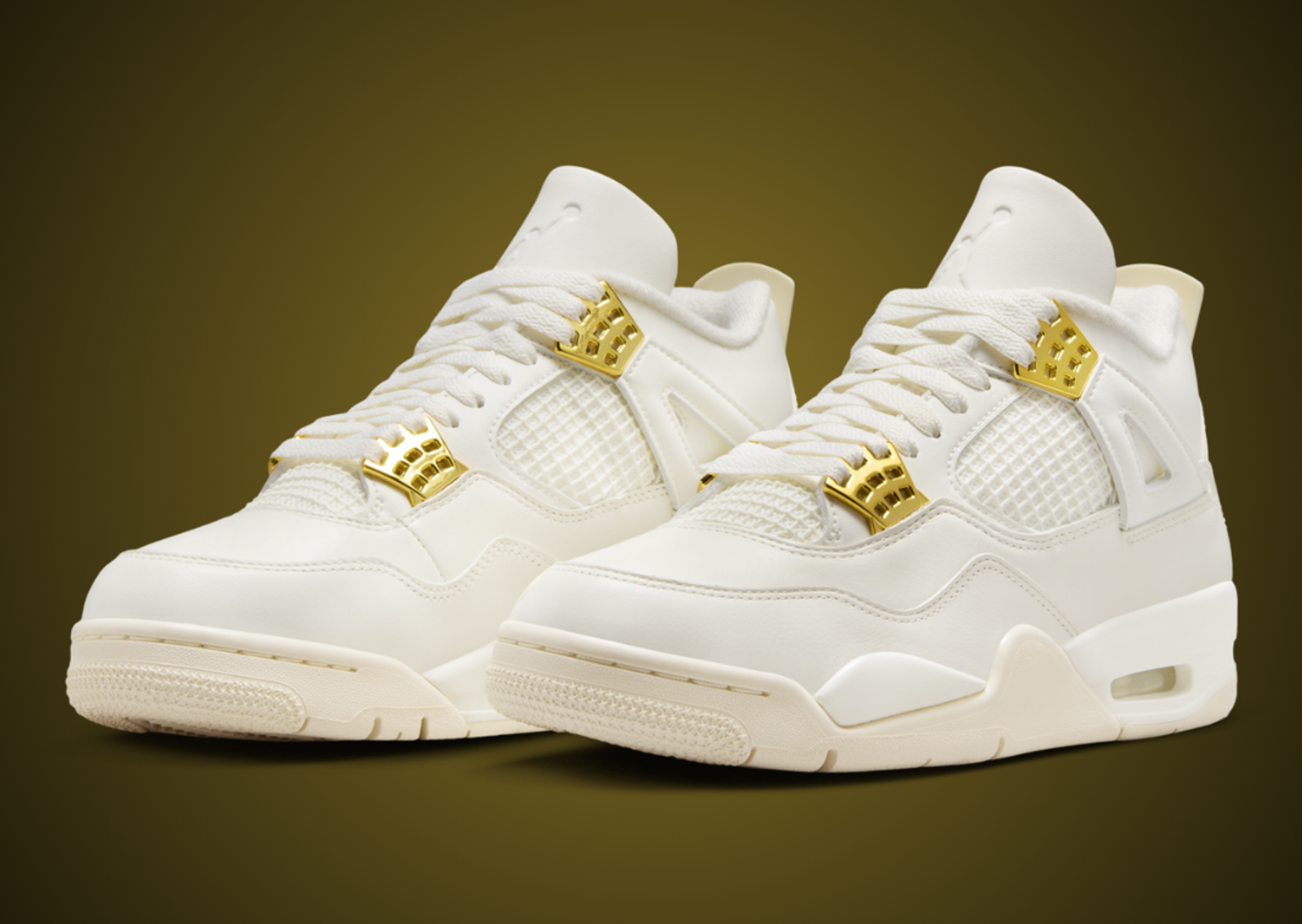 Air Jordan 4 Retro Metallic Gold (W) Angle