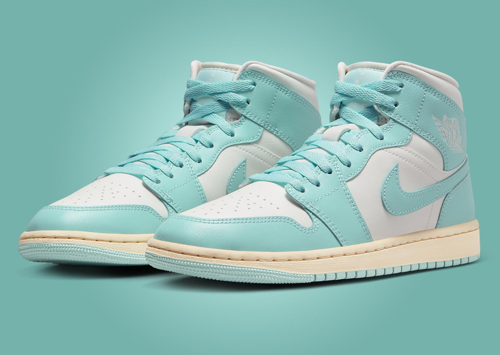 Air Jordan 1 Mid Light Dew (W) Angle