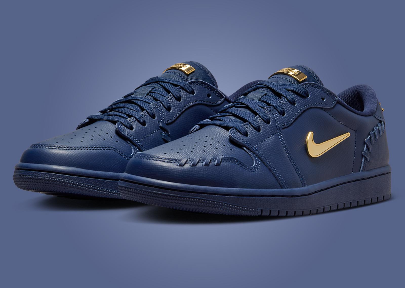 Air Jordan 1 MM Low Midnight Navy (W) Angle