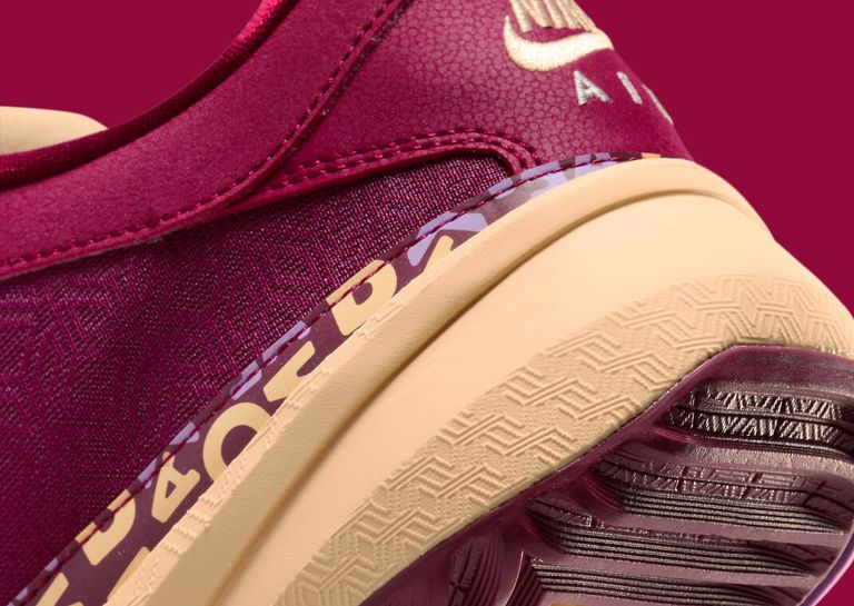 freak logo nike
