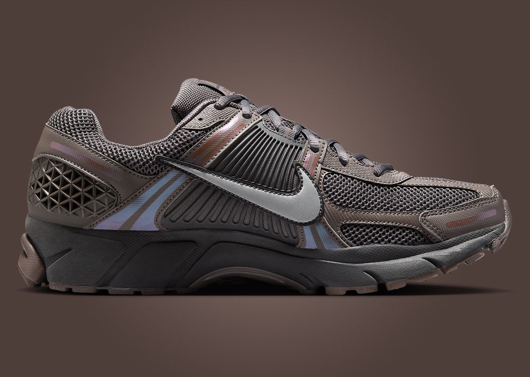 ★Nike★ Zoom Vomero 5 M Cave Stone Multicolor Medium Ash Me Nike Vomero 5 Cave Stone HF5493-201 | SneakerNews.com