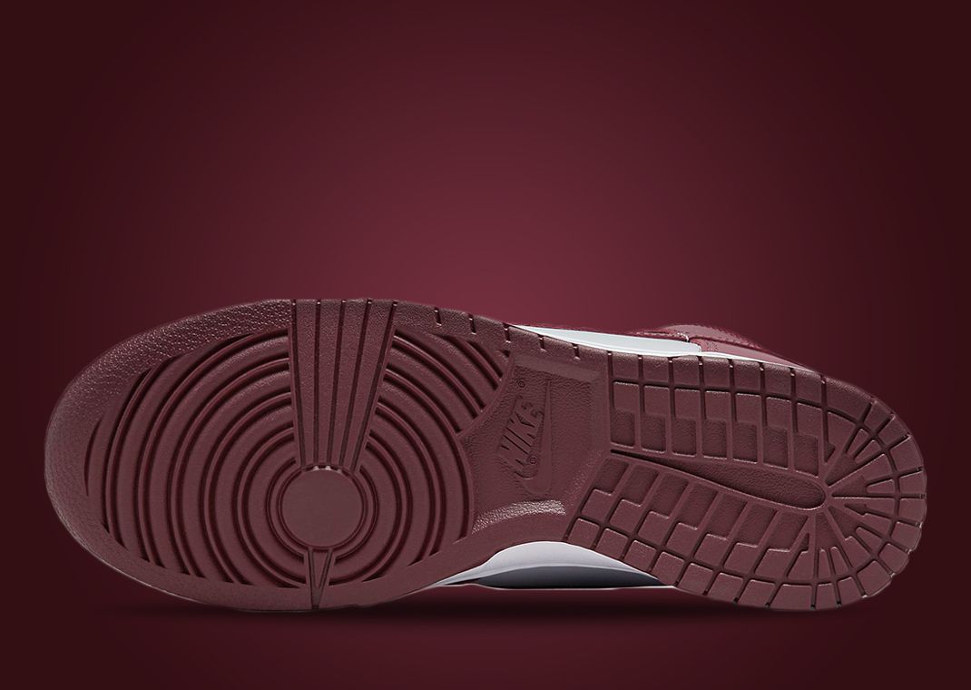 その他 Nike DunkHigh Dark BeetrootandWolf Grey This Nike Dunk High Comes In Dark Beetroot And Wolf Grey