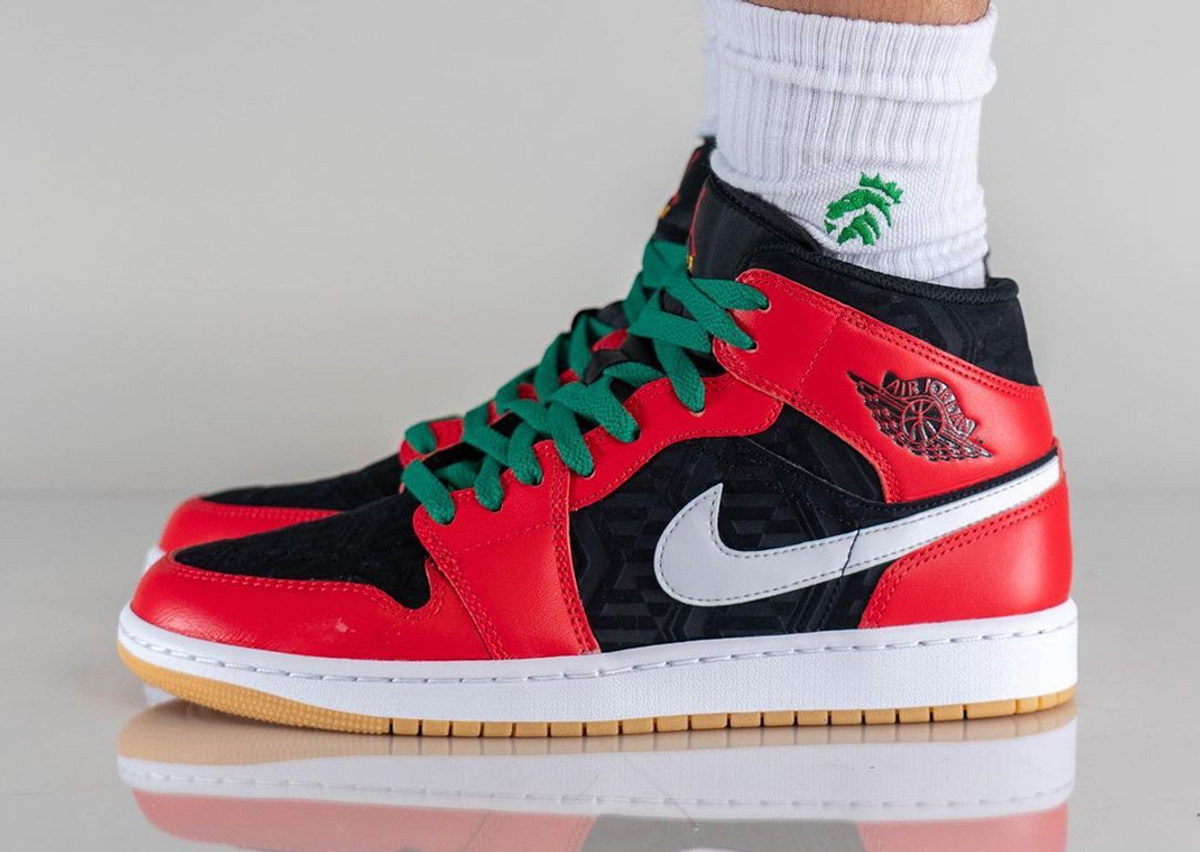 The Shoe Surgeon's Air Jordan 1 North Pole Dropped on Christmas