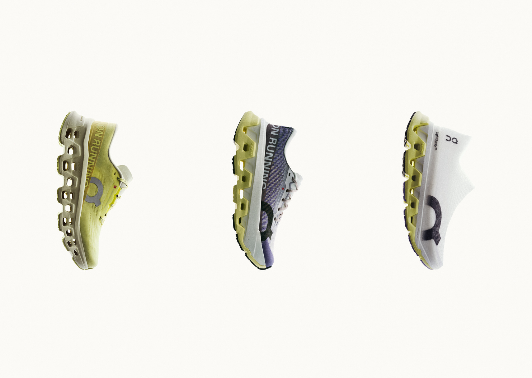 white nikes with clear bottoms