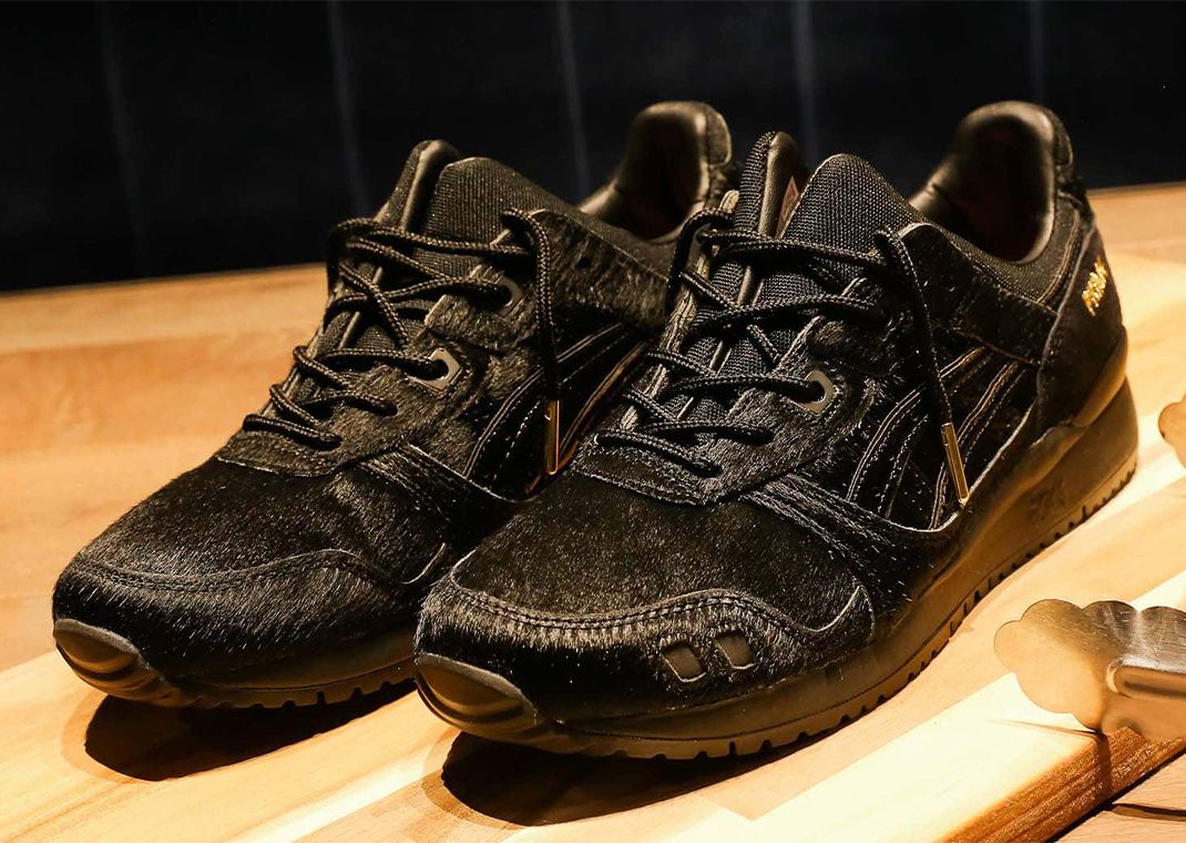 Asics gel lyte iii black deals gold