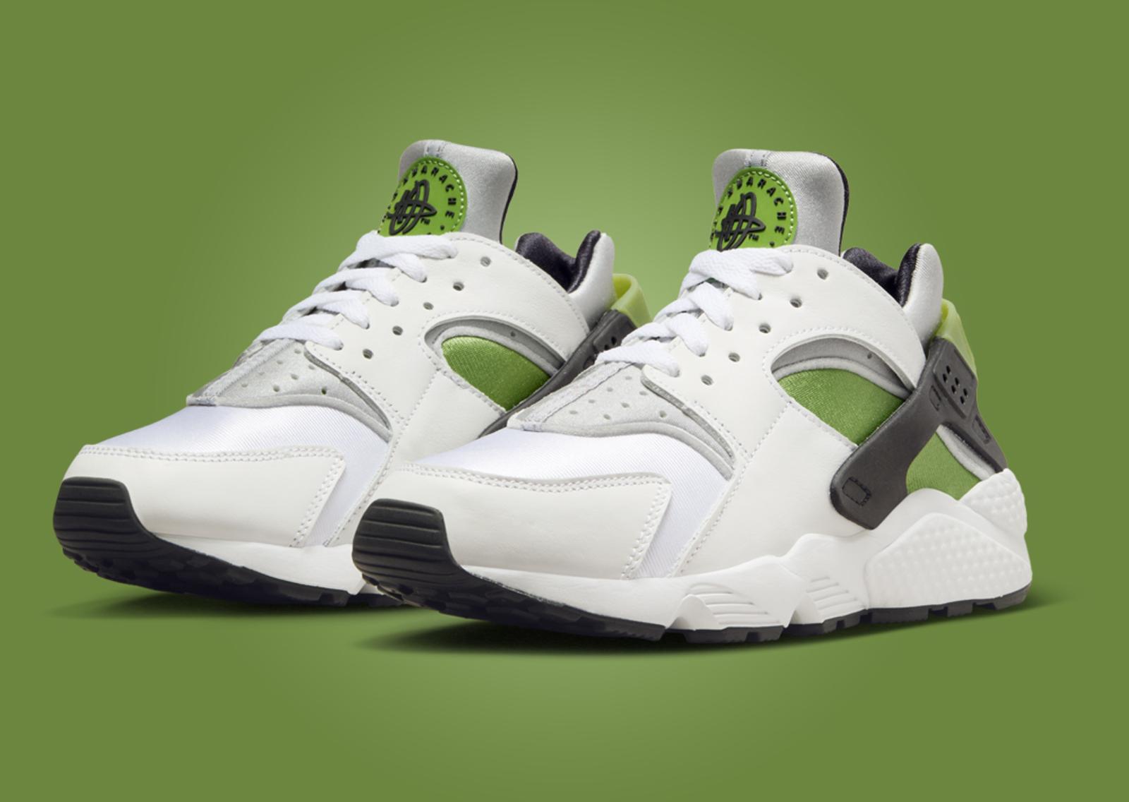 Nike Air Huarache Chlorophyll (W) Angle