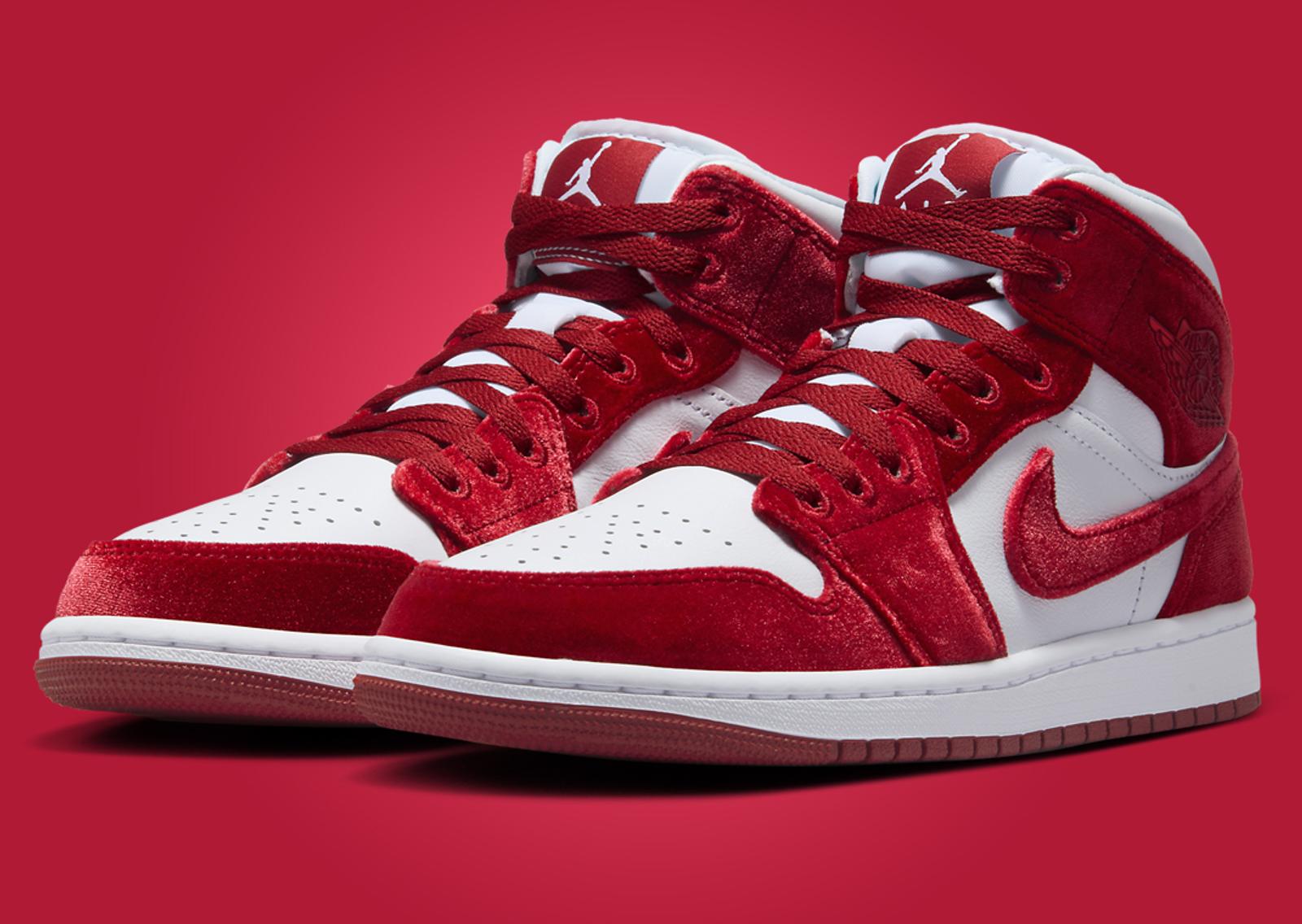 Air Jordan 1 Mid Red Velvet (W) Angle