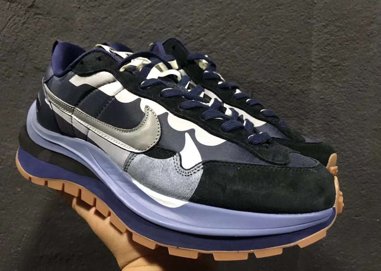 sacai x Nike LD Vaporwaffle Midnight Navy Angle