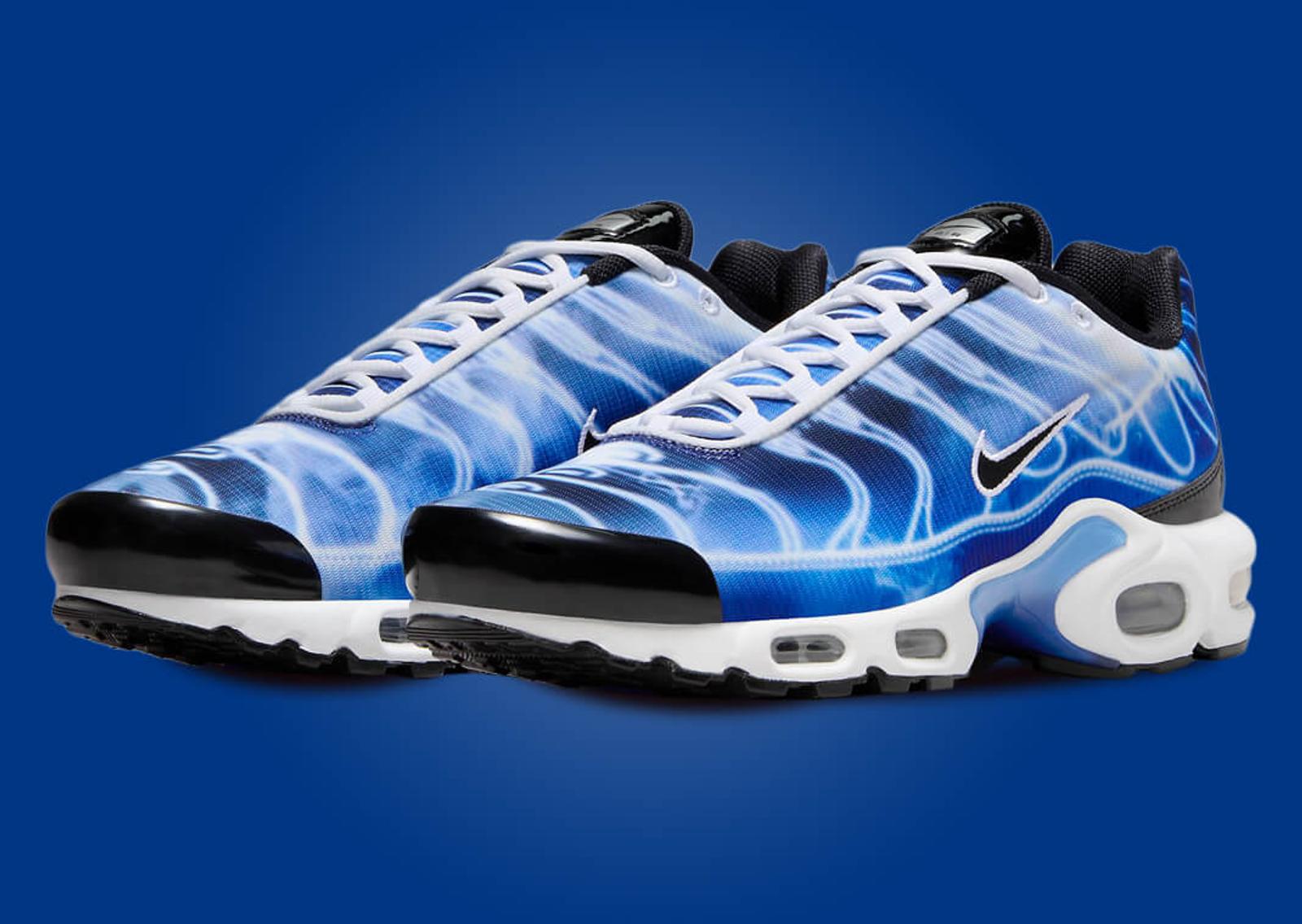 Nike Air Max Plus Light Photography Old Royal Angle