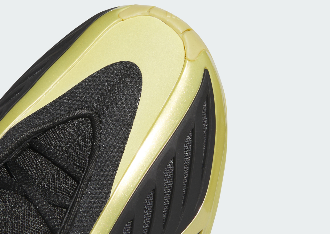  AE2 26.0センチ　ブラック　ゴールド The Latest adidas AE 2 is Regal in Gold and Black