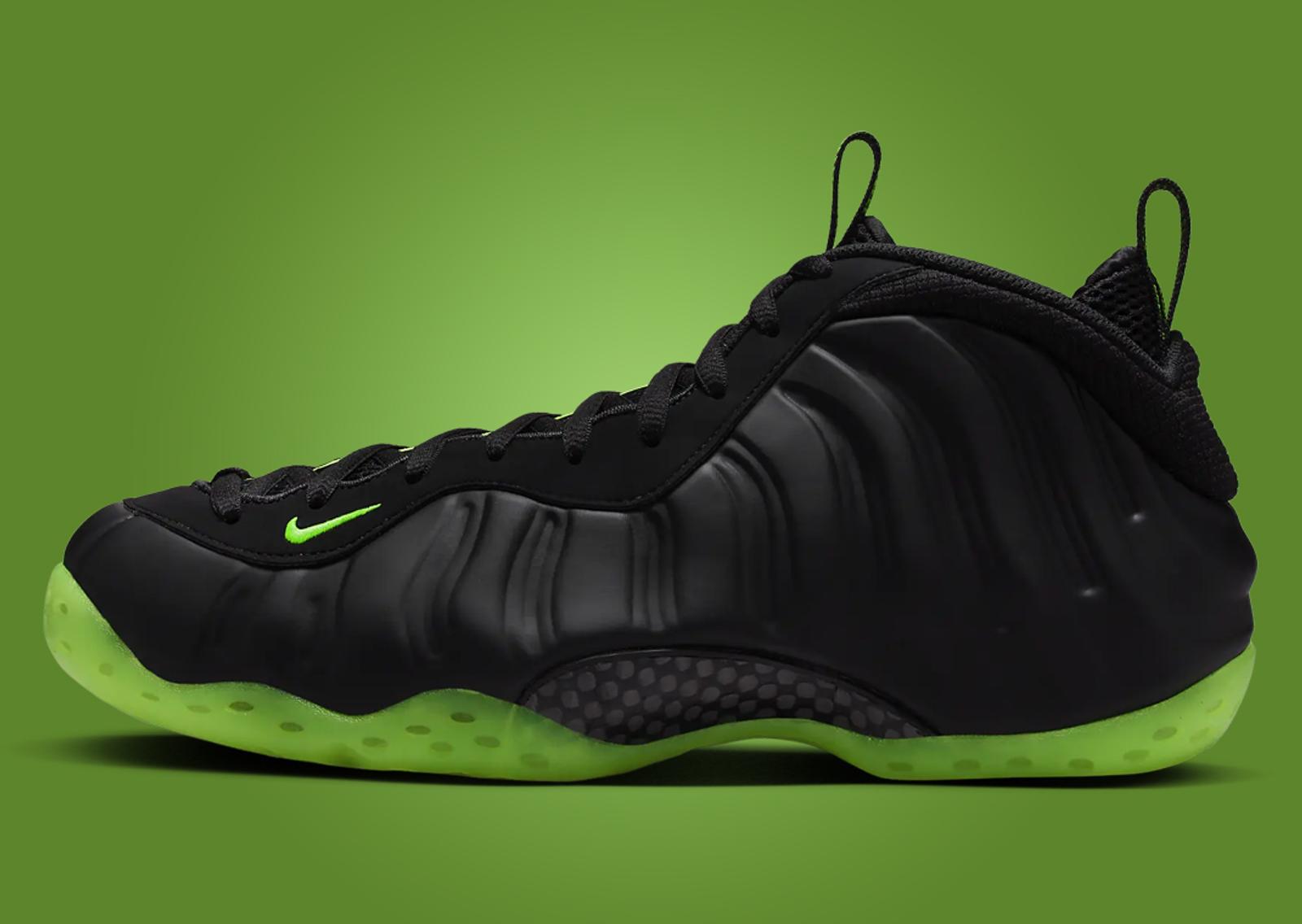 Nike Air Foamposite One Black Volt Lateral Left