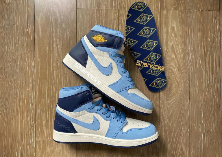 Air Jordan 1 Retro High OG First in Flight (W) Lateral, Medial, and Insole