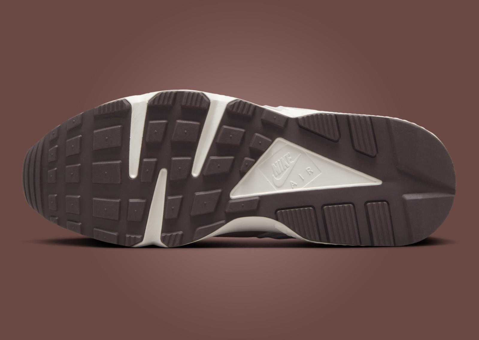 Nike Air Huarache Runner Light Orewood Brown Earth Outsole