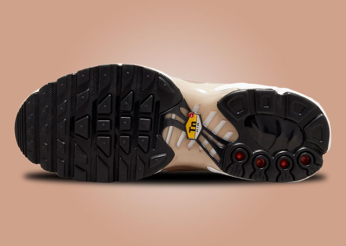 view more detail nike air max plus