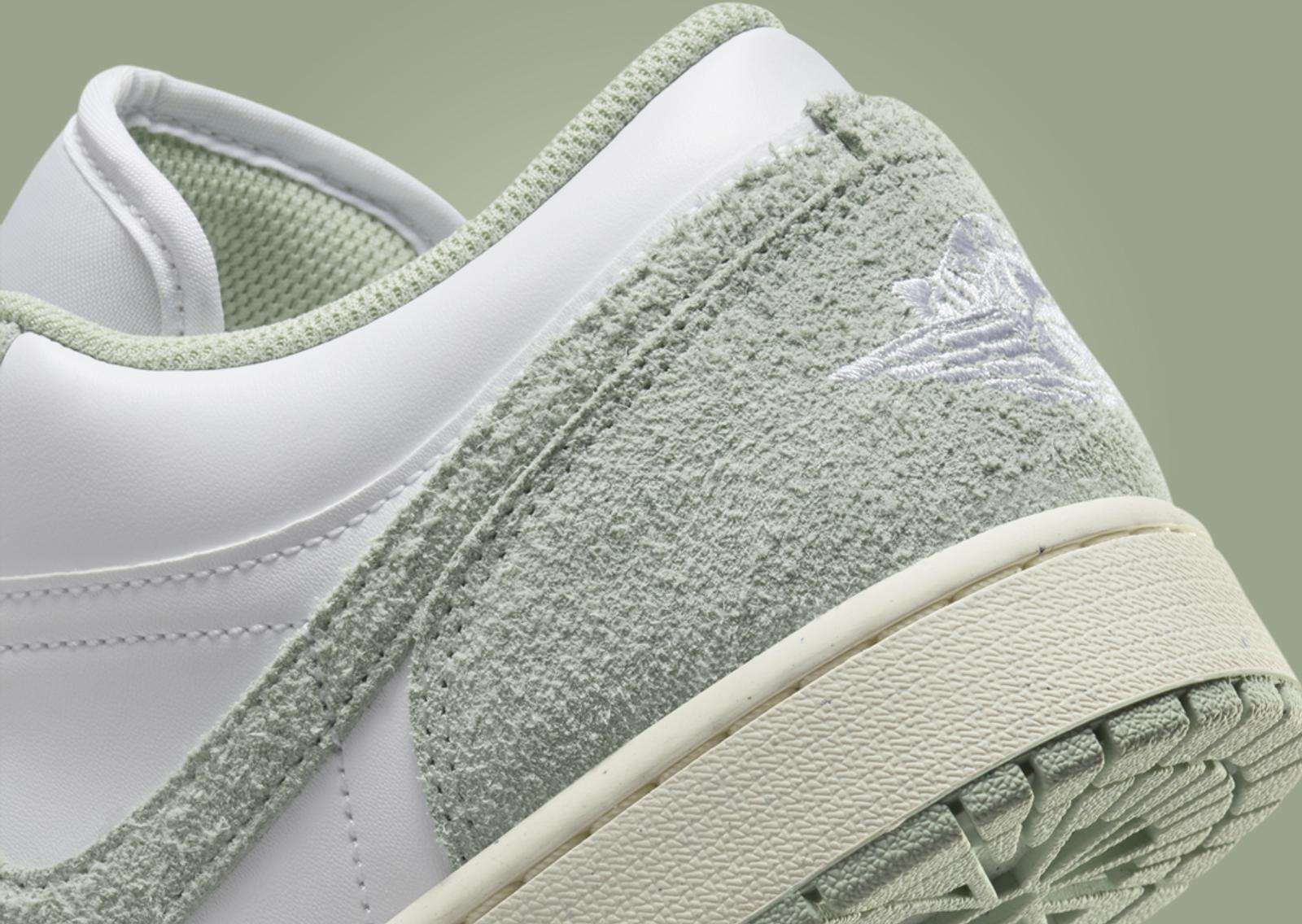 Air Jordan 1 Low SE Seafoam Heel