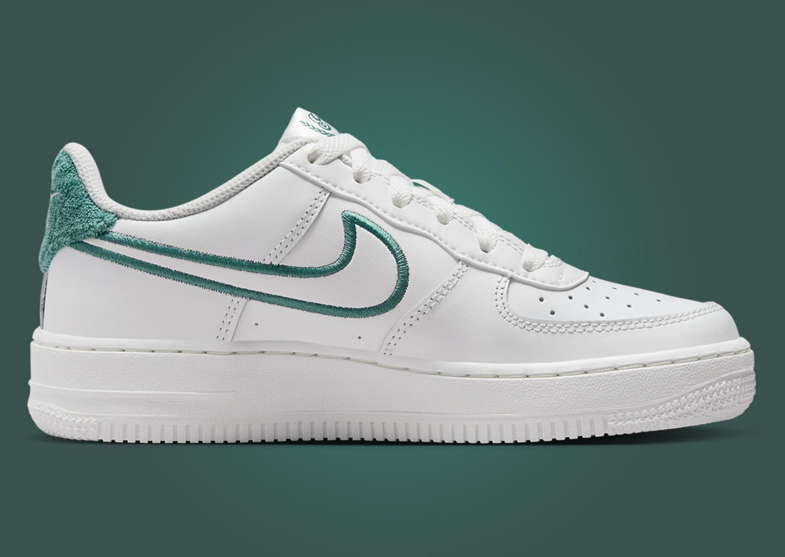 Nike Air Force 1 Low Resort & Sport Medial