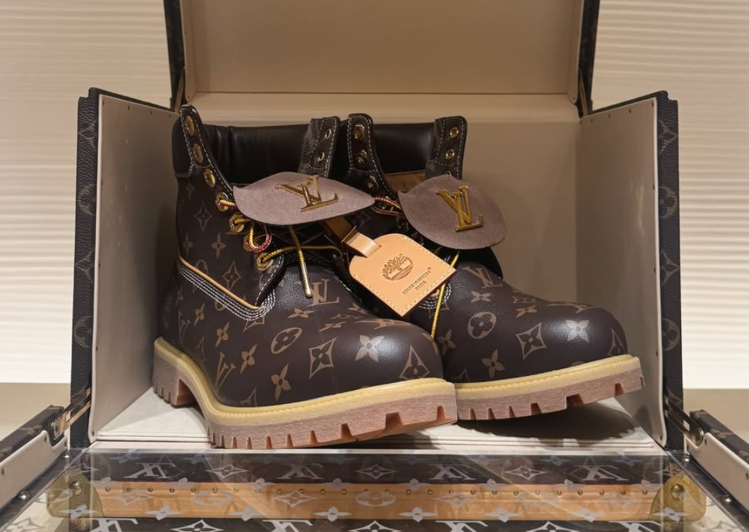 靴 Louis Vuitton Timberland Monogram Boot Louis Vuitton Timberland Black Monogram Boots – Savonches