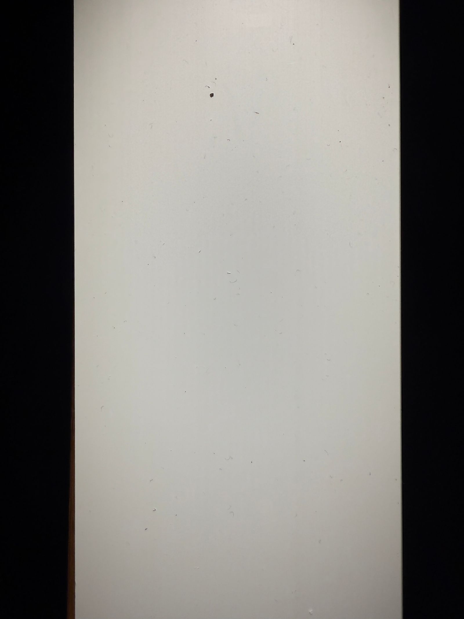 L'industrie de la vision industrielle vend des éclairages à plus de 500 €. La plupart des lignes de production ont besoin d'une couronne LED à 80 € ou d'un spot latéral. Voici ce qui marche vraiment sur un vrai atelier.